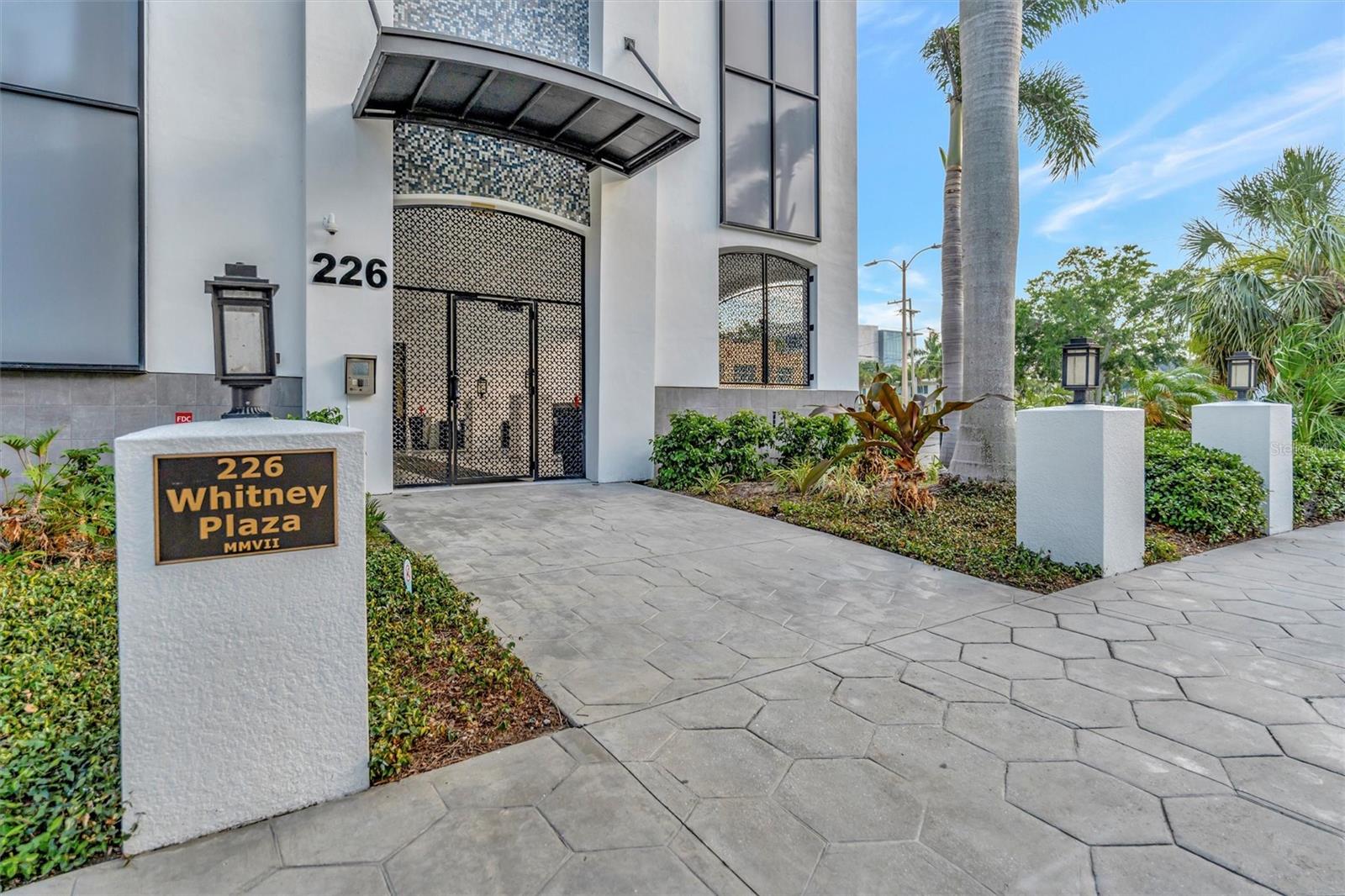 226 5TH AVENUE N 605