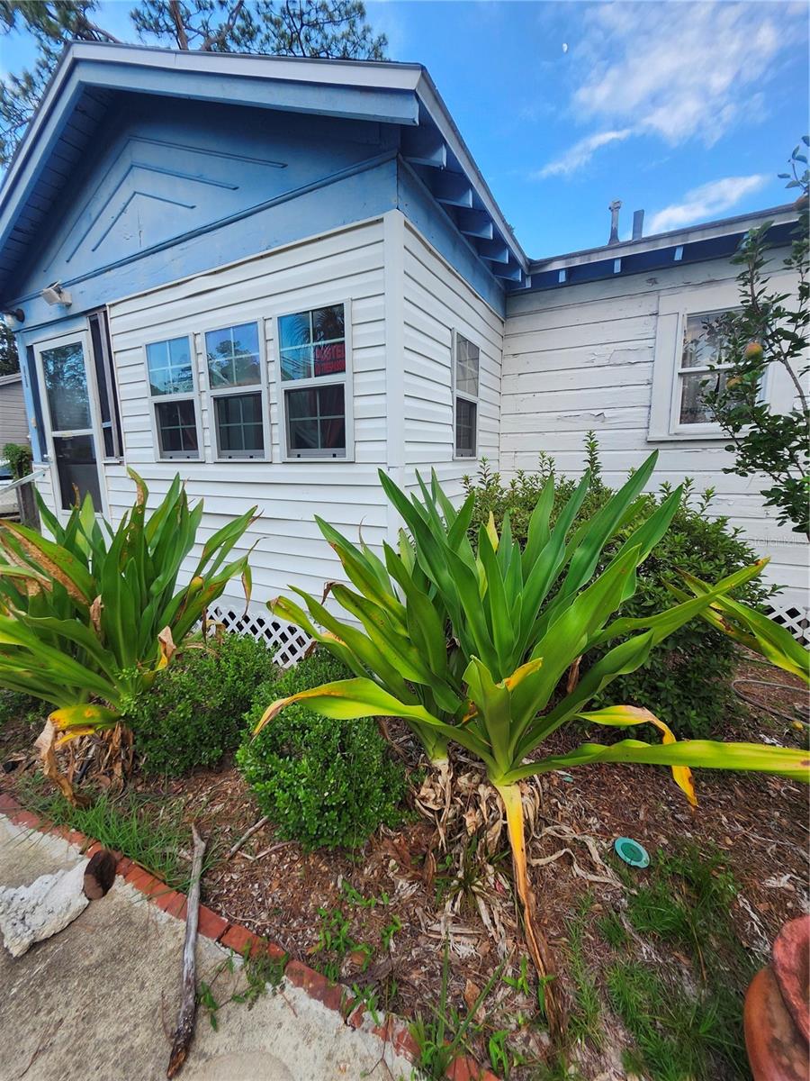 1427 SE 1ST AVENUE