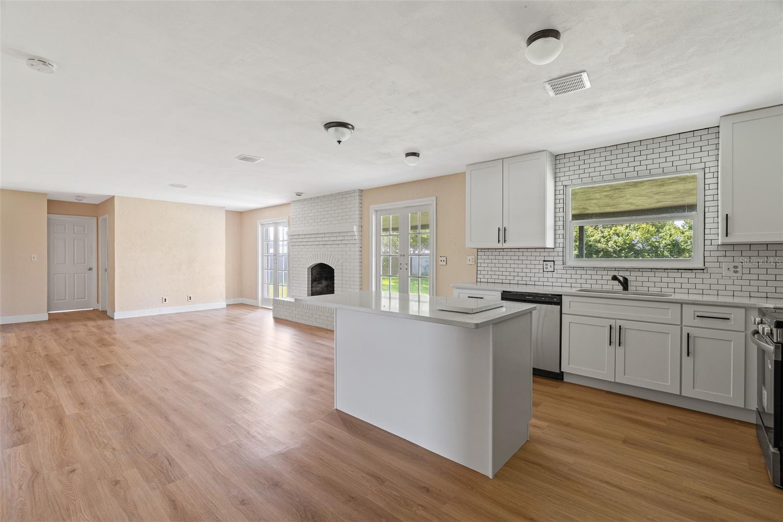 825 WELLS DRIVE