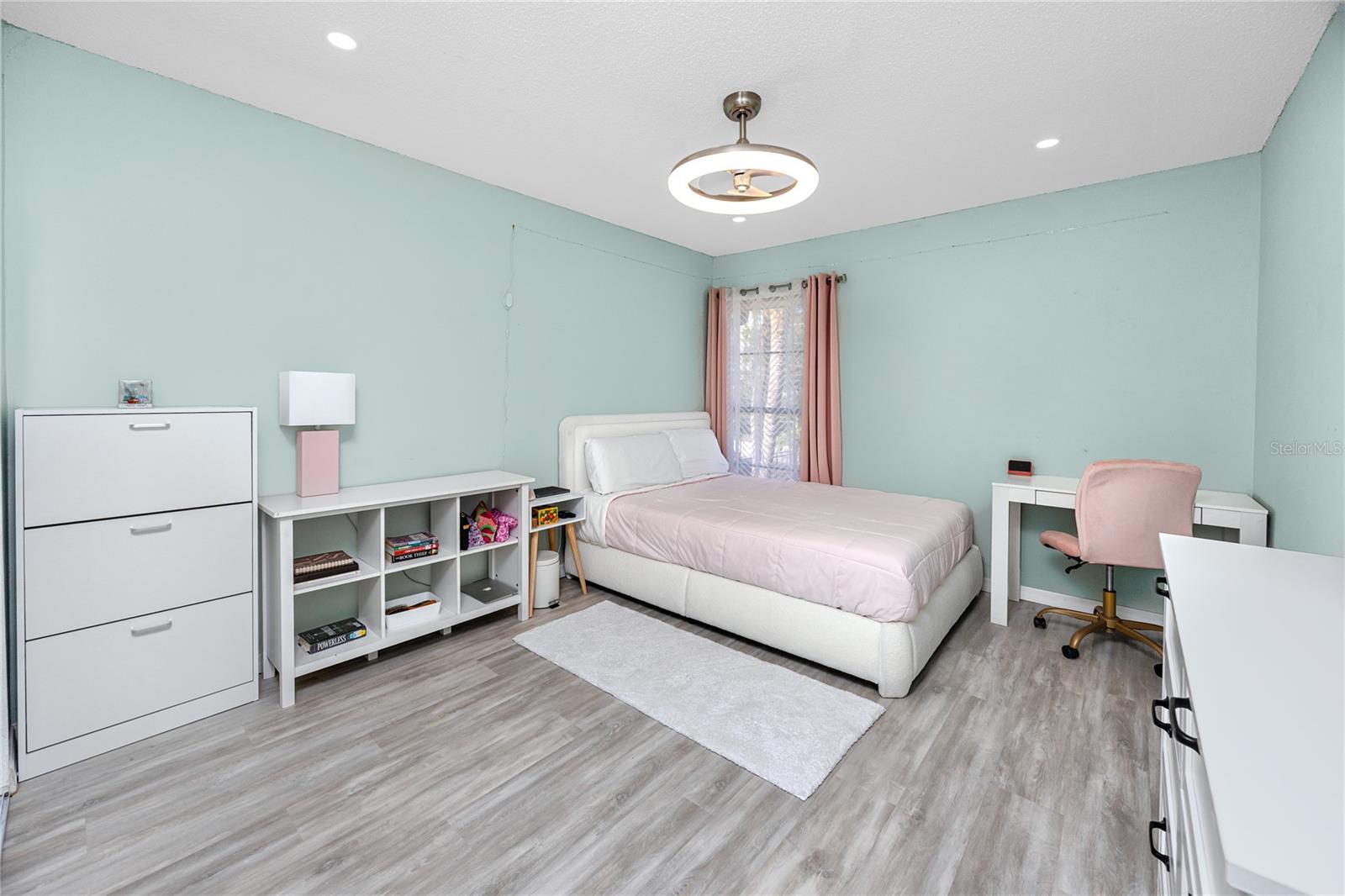 PALMS OF TARPON SPGS THE CONDO - Residential Lease