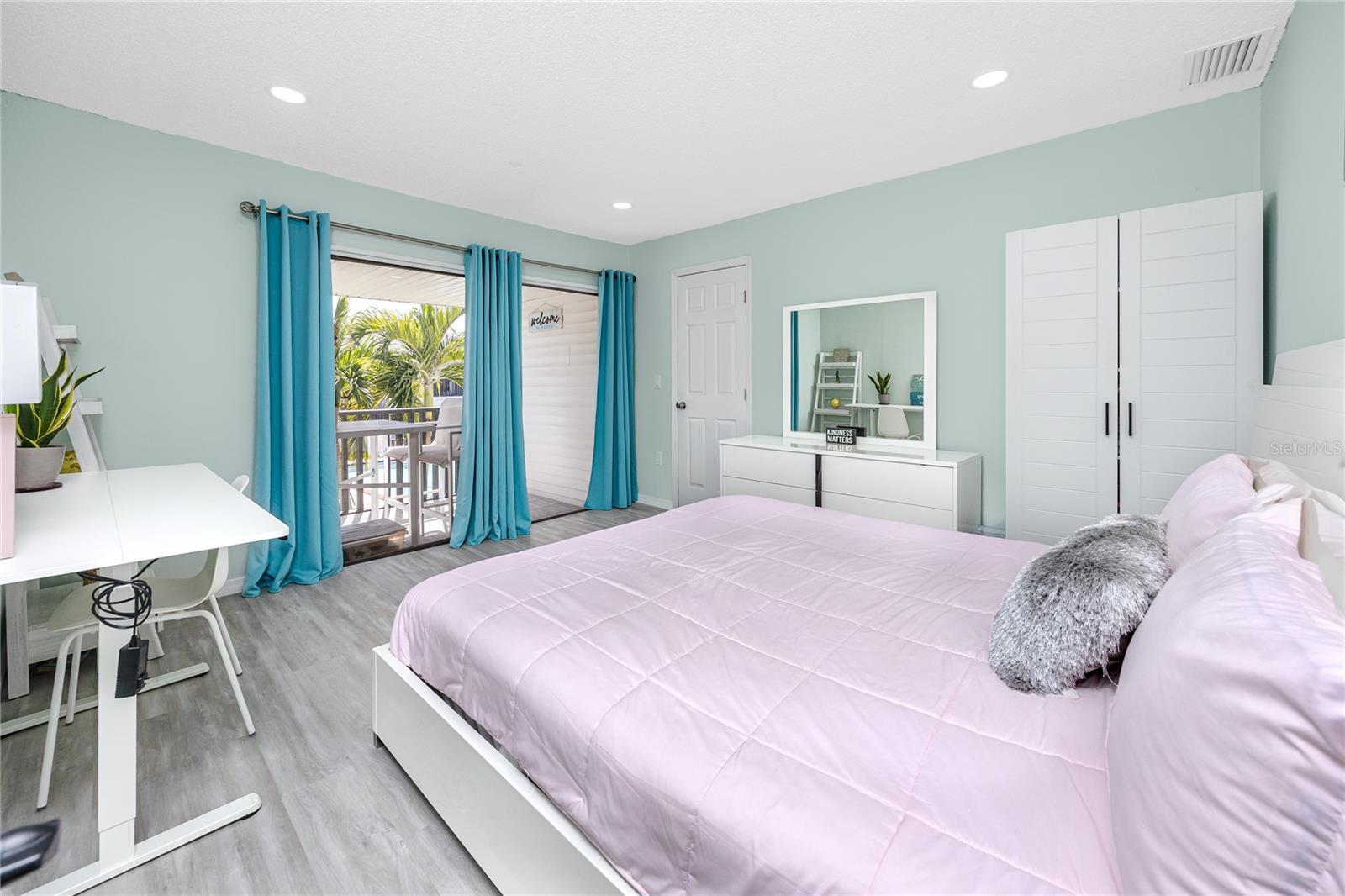 PALMS OF TARPON SPGS THE CONDO - Residential Lease