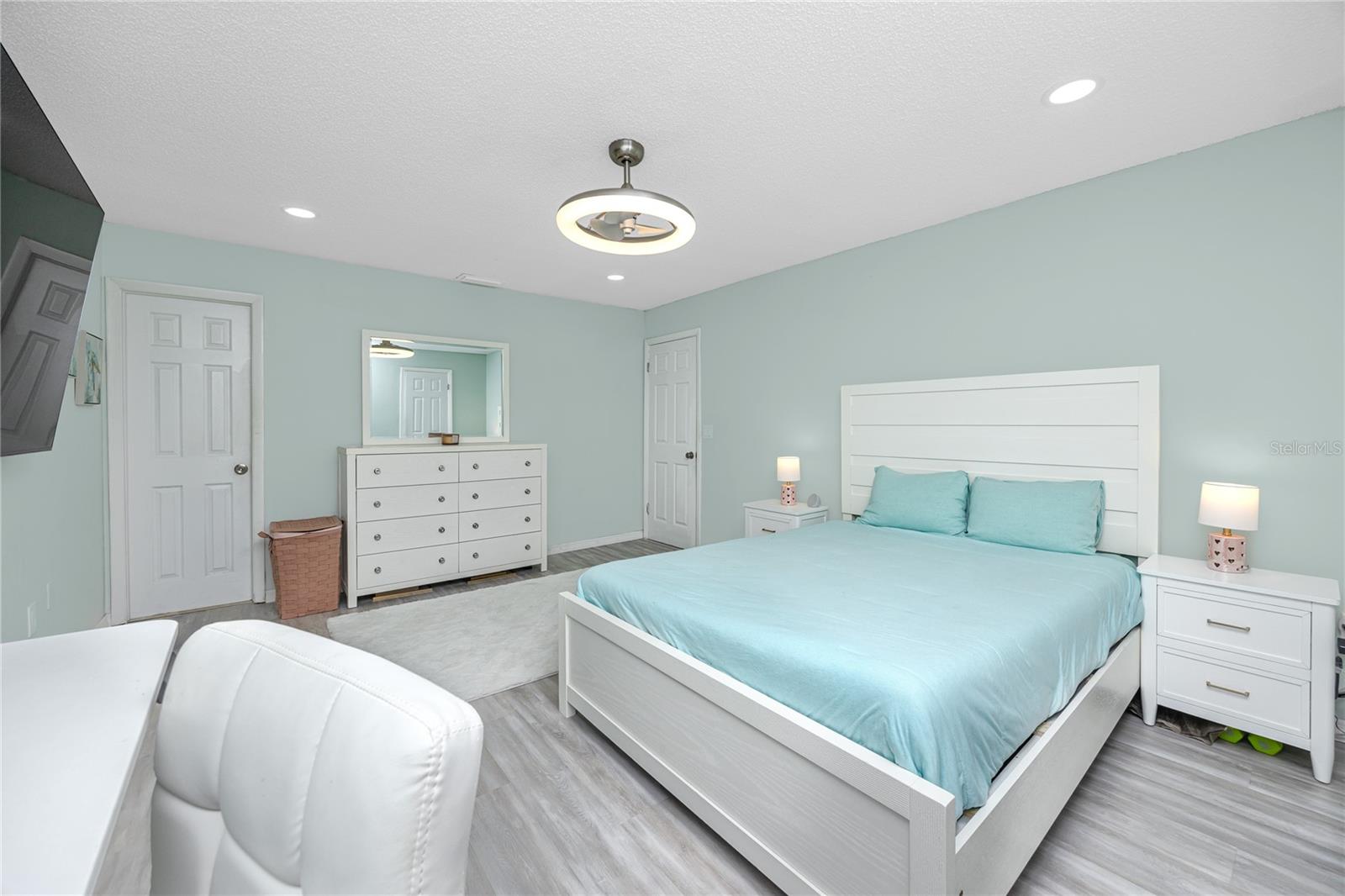 PALMS OF TARPON SPGS THE CONDO - Residential Lease