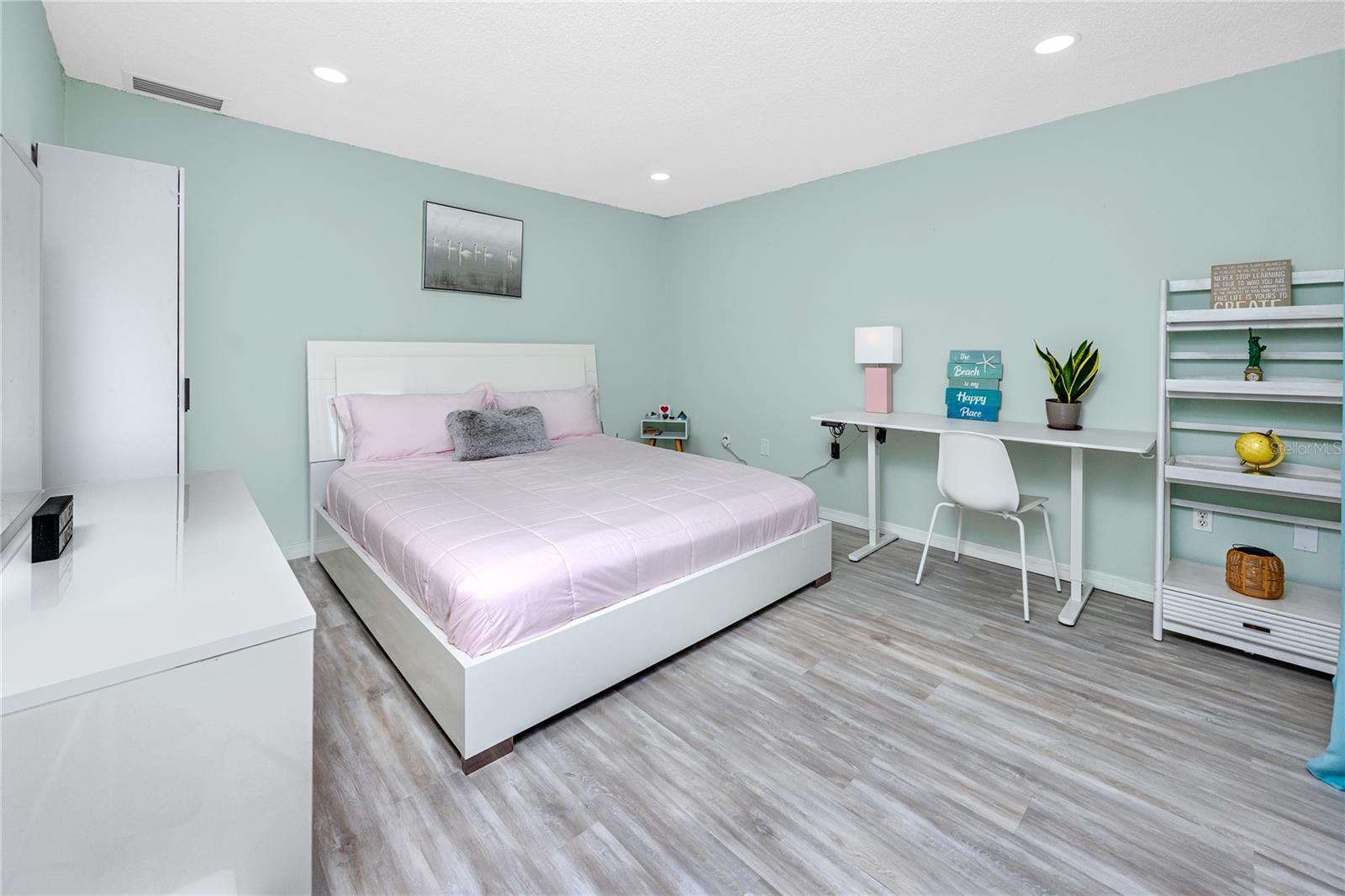 PALMS OF TARPON SPGS THE CONDO - Residential Lease