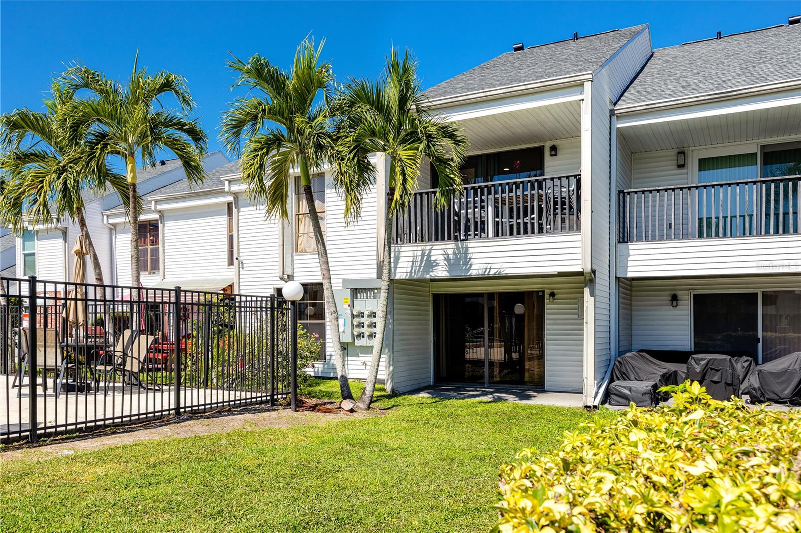 PALMS OF TARPON SPGS THE CONDO - Residential Lease