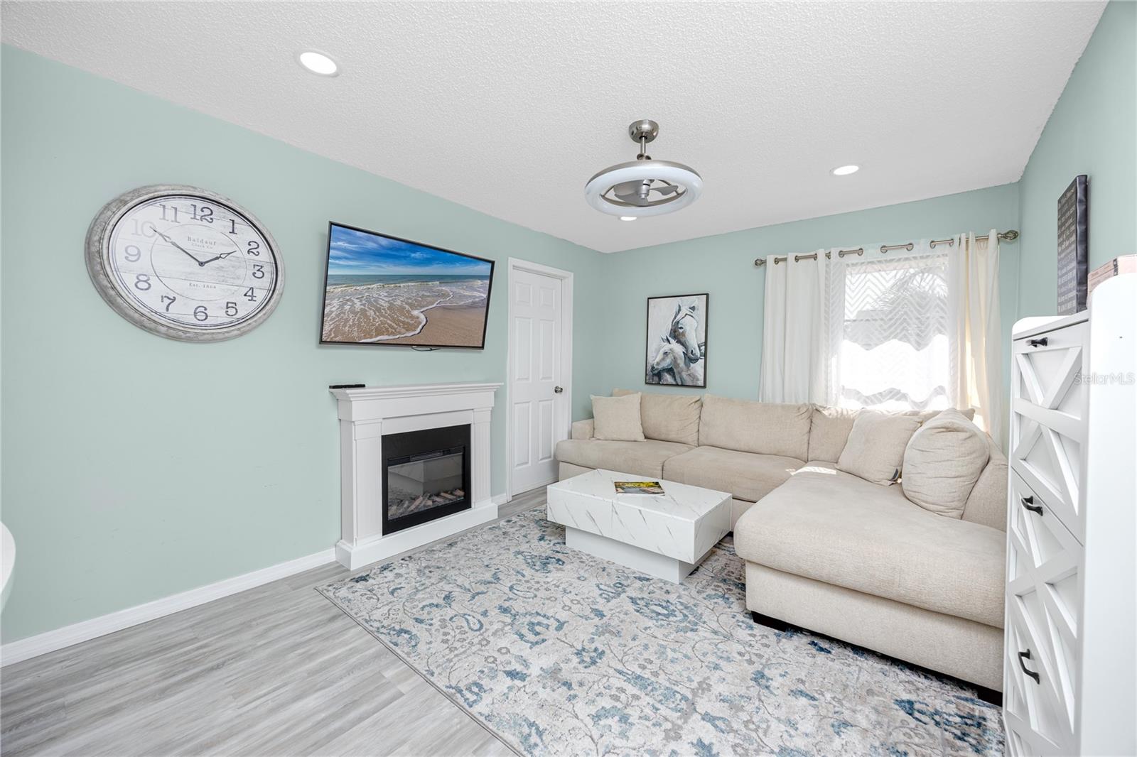 PALMS OF TARPON SPGS THE CONDO - Residential Lease