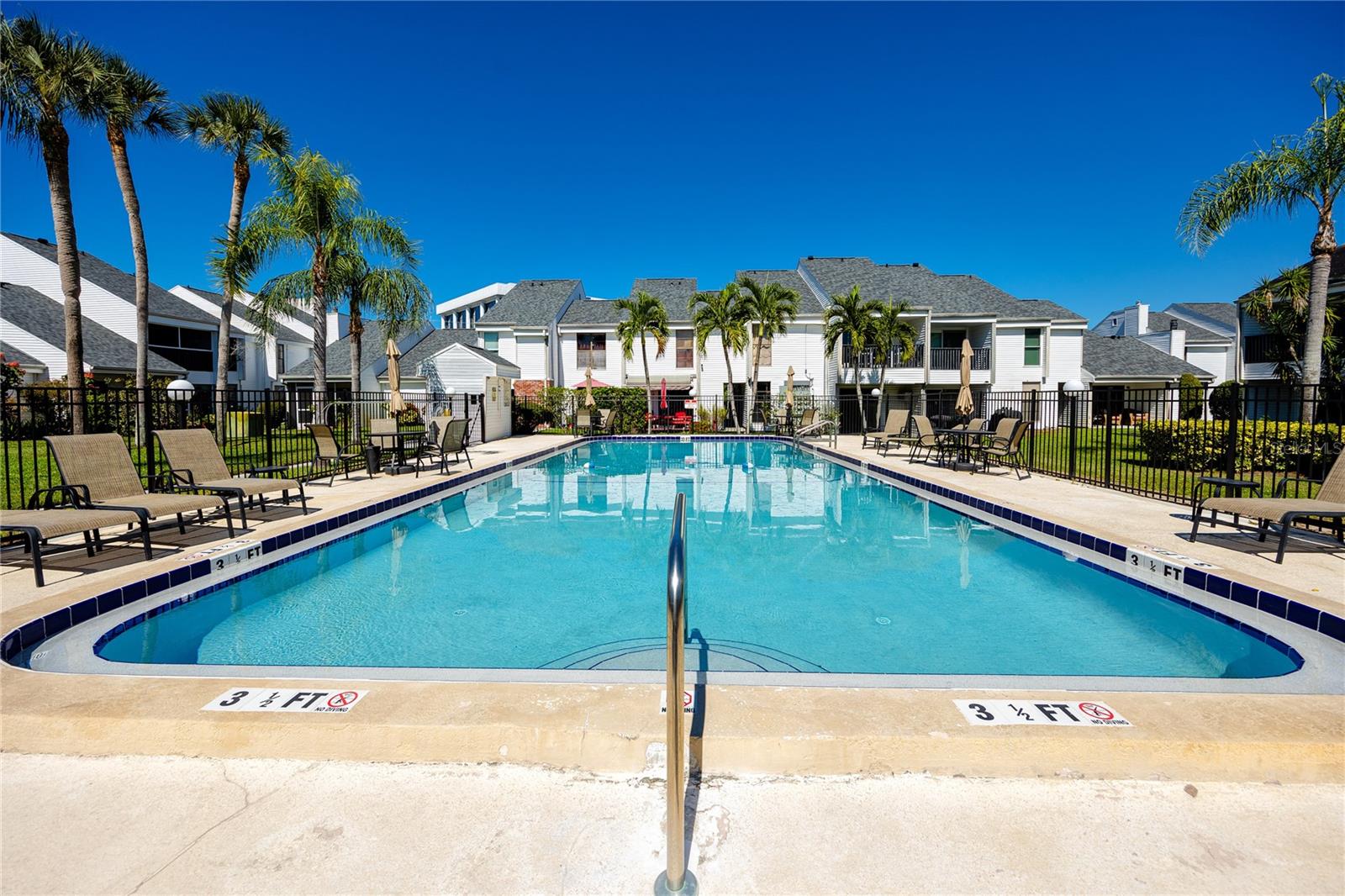 PALMS OF TARPON SPGS THE CONDO - Residential Lease