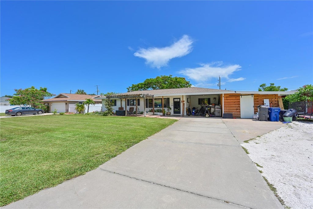 Photo of 5812 2nd Ave Dr NW, Bradenton, FL 34209 (MLS # A4711274)