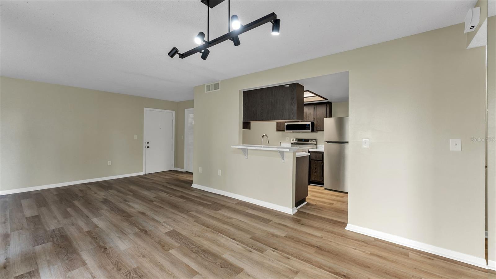 KIMBERLEA CONDO 02 - Residential