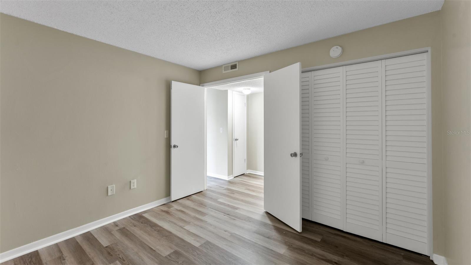 KIMBERLEA CONDO 02 - Residential