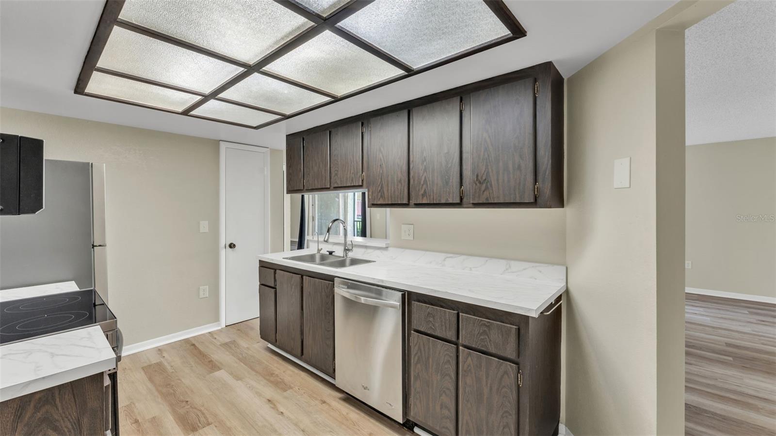 KIMBERLEA CONDO 02 - Residential