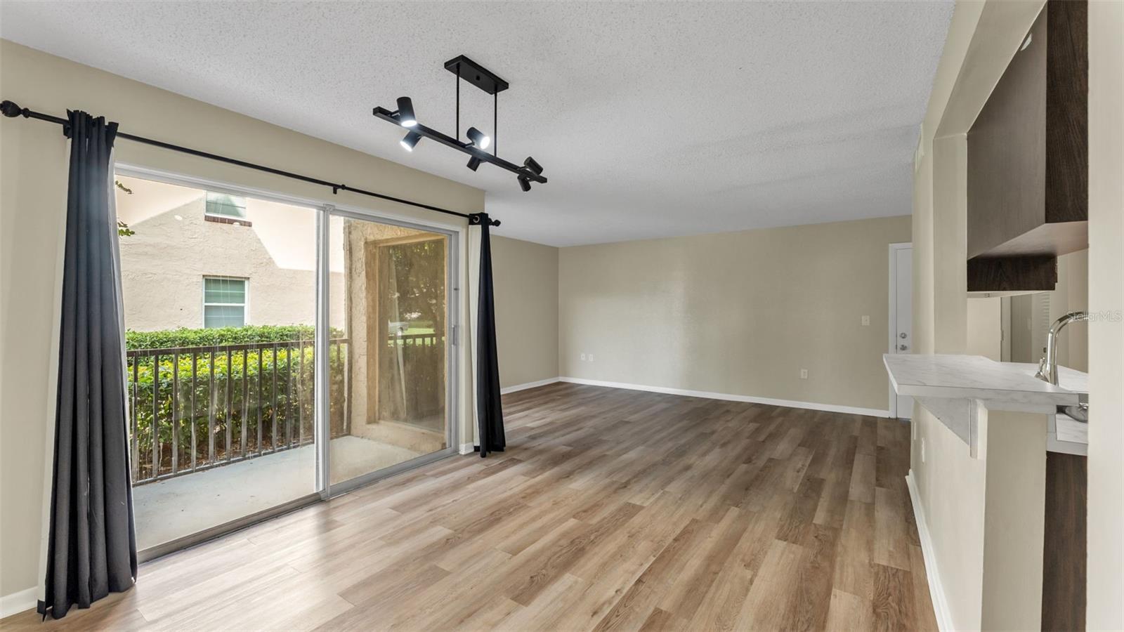 KIMBERLEA CONDO 02 - Residential