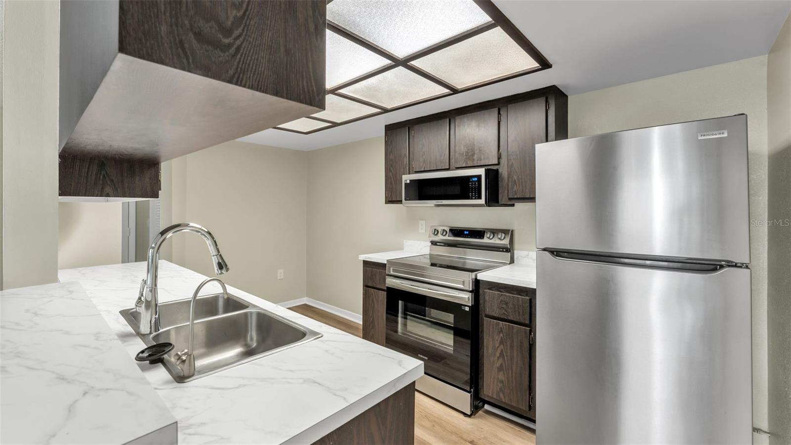 KIMBERLEA CONDO 02 - Residential