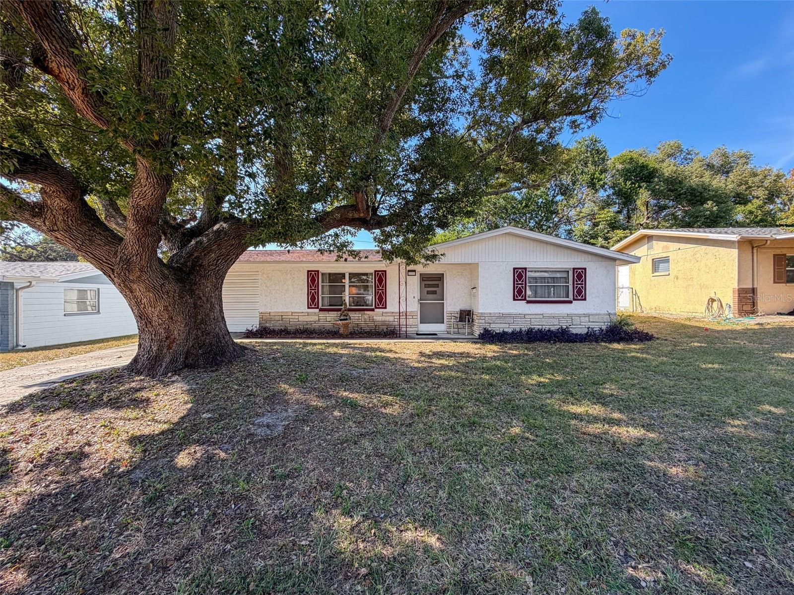 SILVER OAKS HILLS - Residential