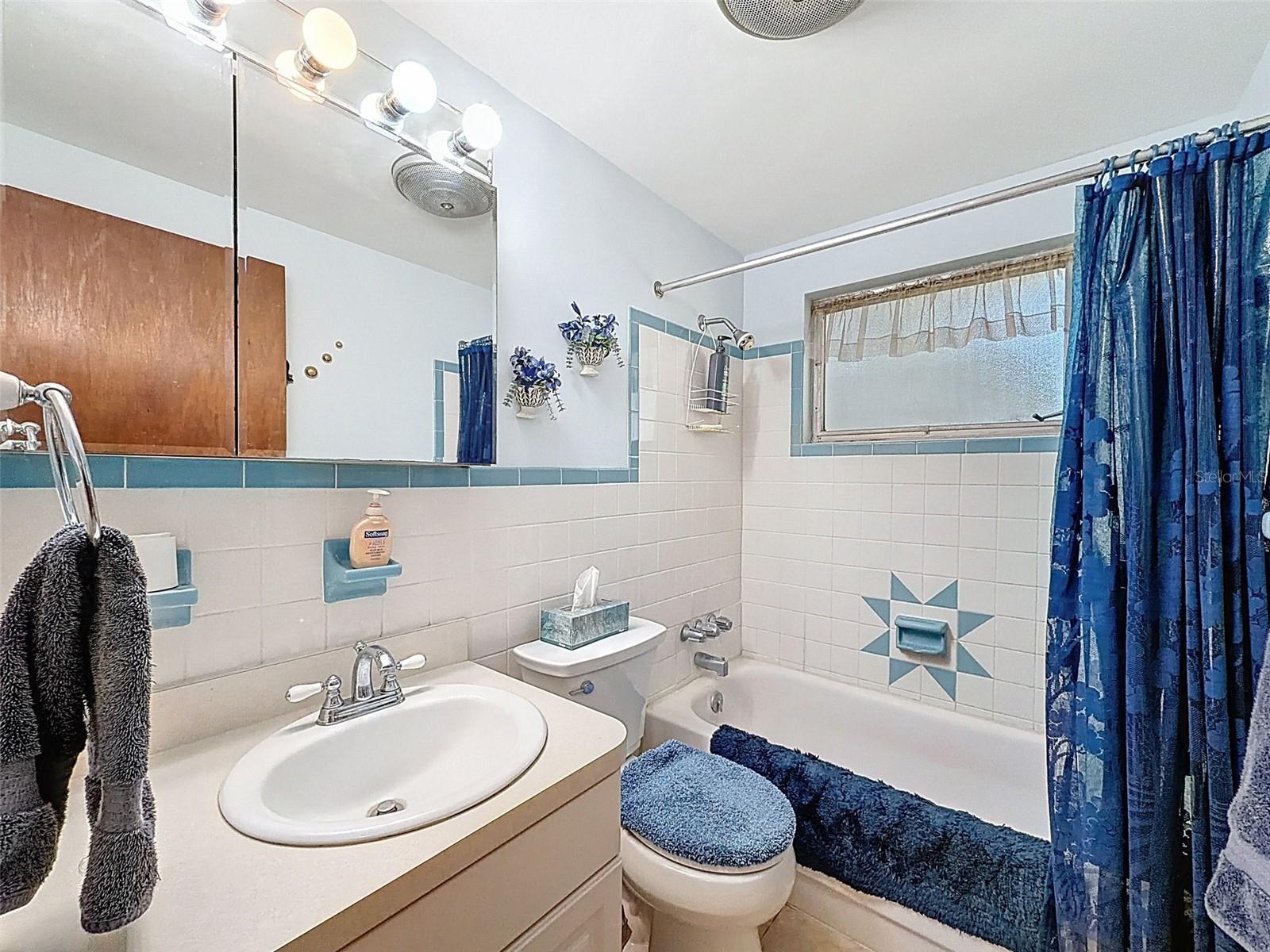 SILVER OAKS HILLS - Residential