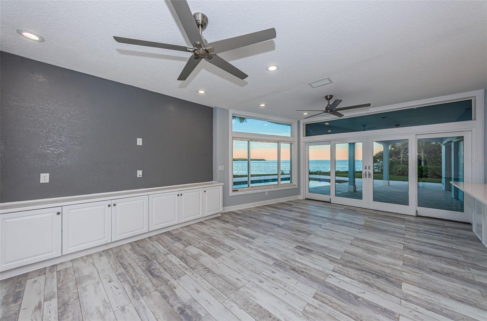 VENETIAN ISLES - Residential