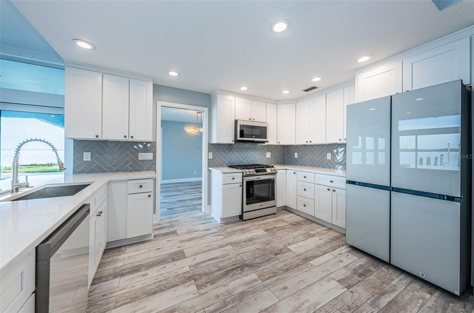 VENETIAN ISLES - Residential