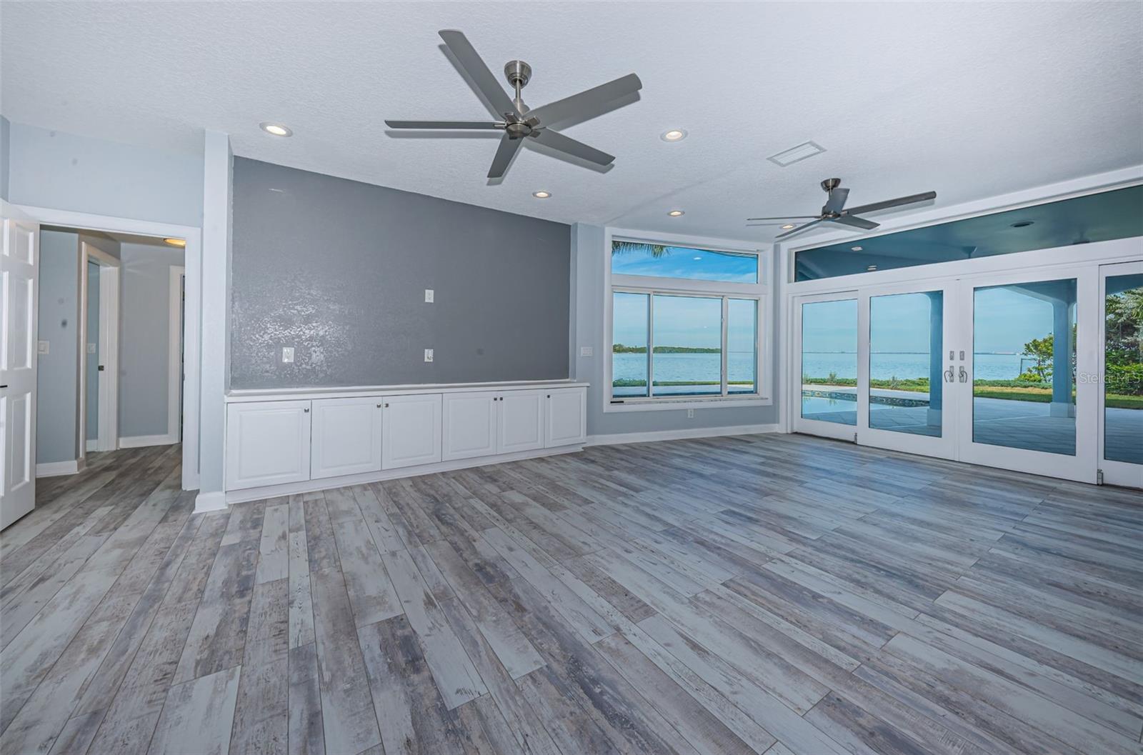 VENETIAN ISLES - Residential