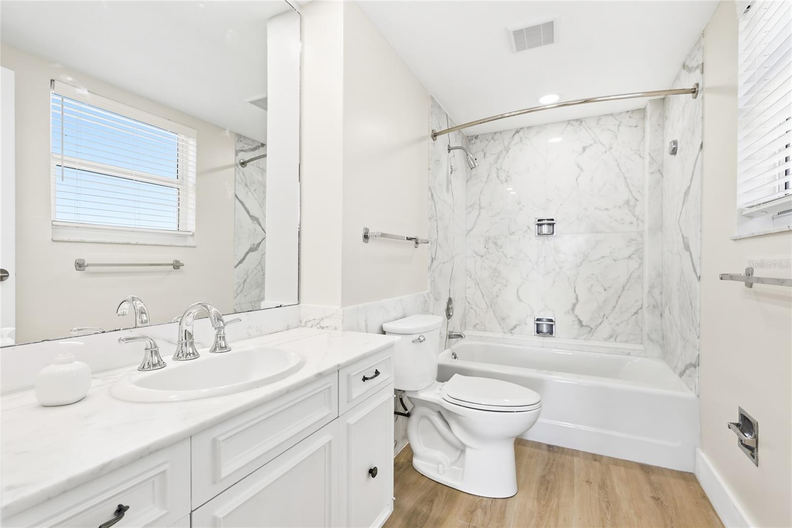 LONGBOAT KEY TOWERS - Residential