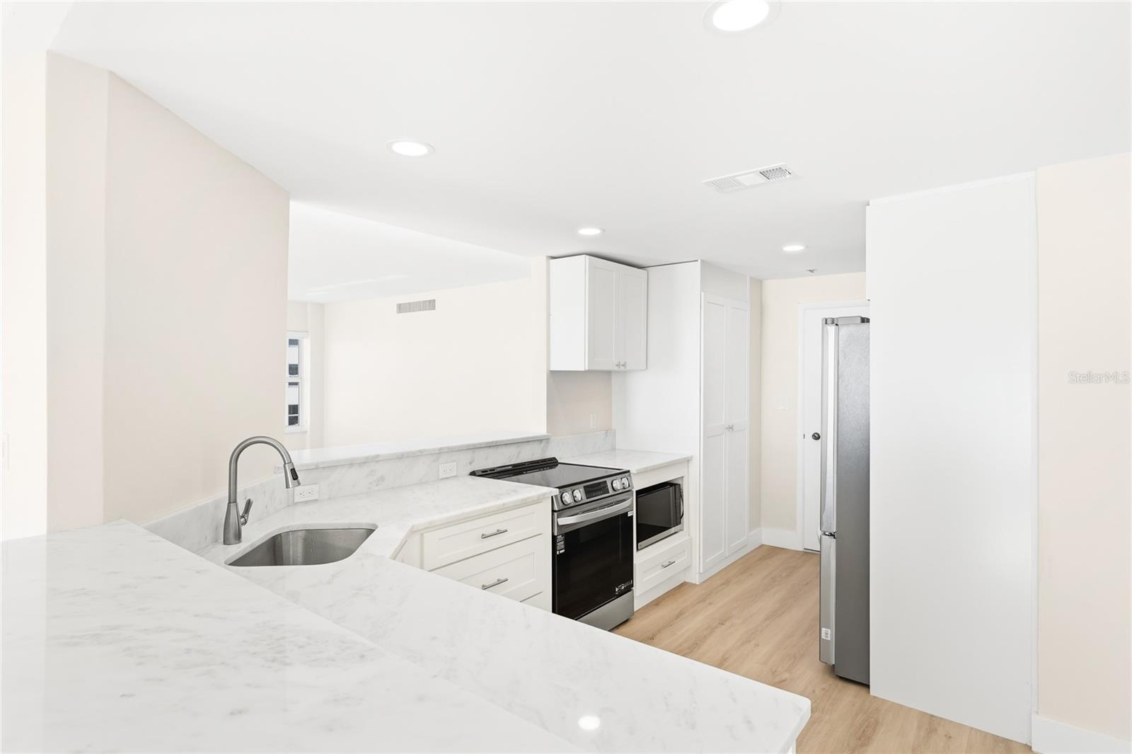 LONGBOAT KEY TOWERS - Residential