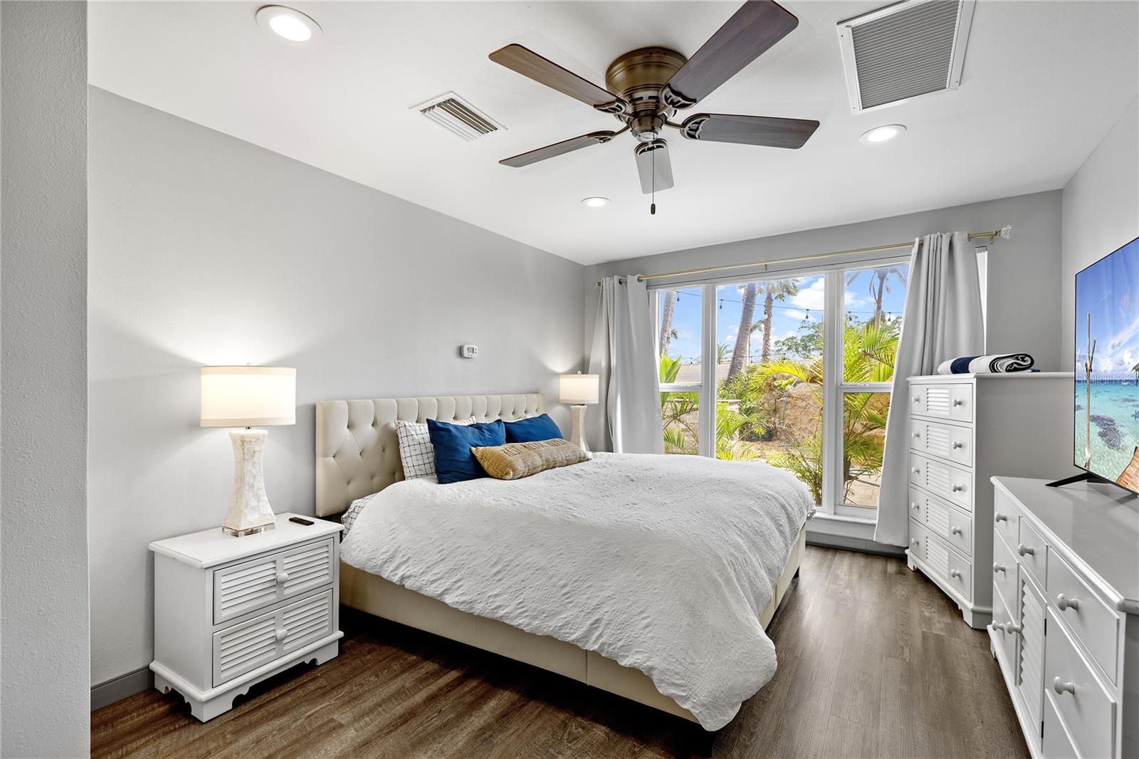 LONGBOAT KEY TOWERS - Residential