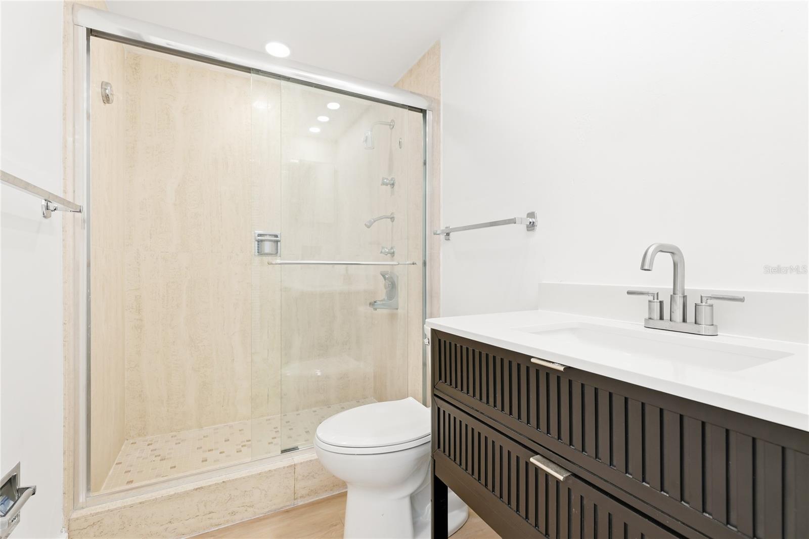 LONGBOAT KEY TOWERS - Residential