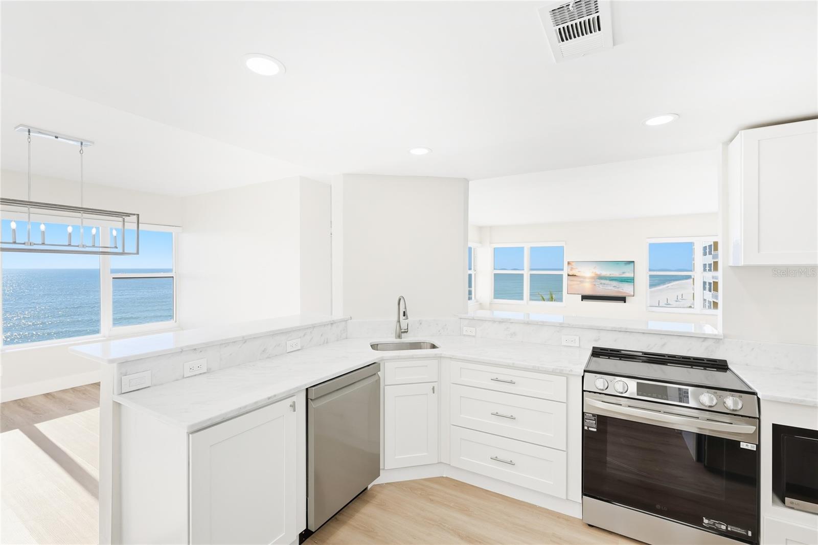 LONGBOAT KEY TOWERS - Residential