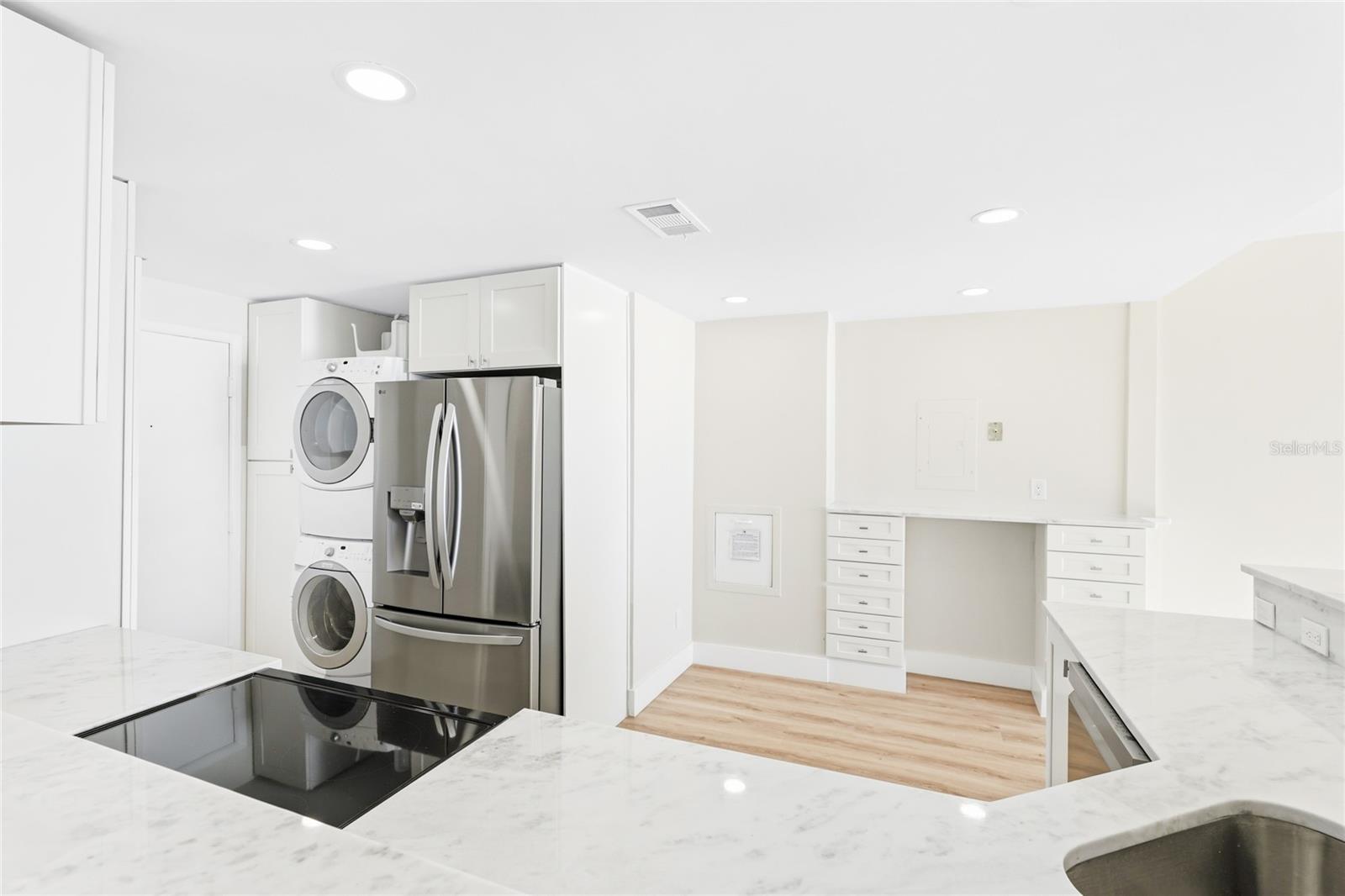 LONGBOAT KEY TOWERS - Residential