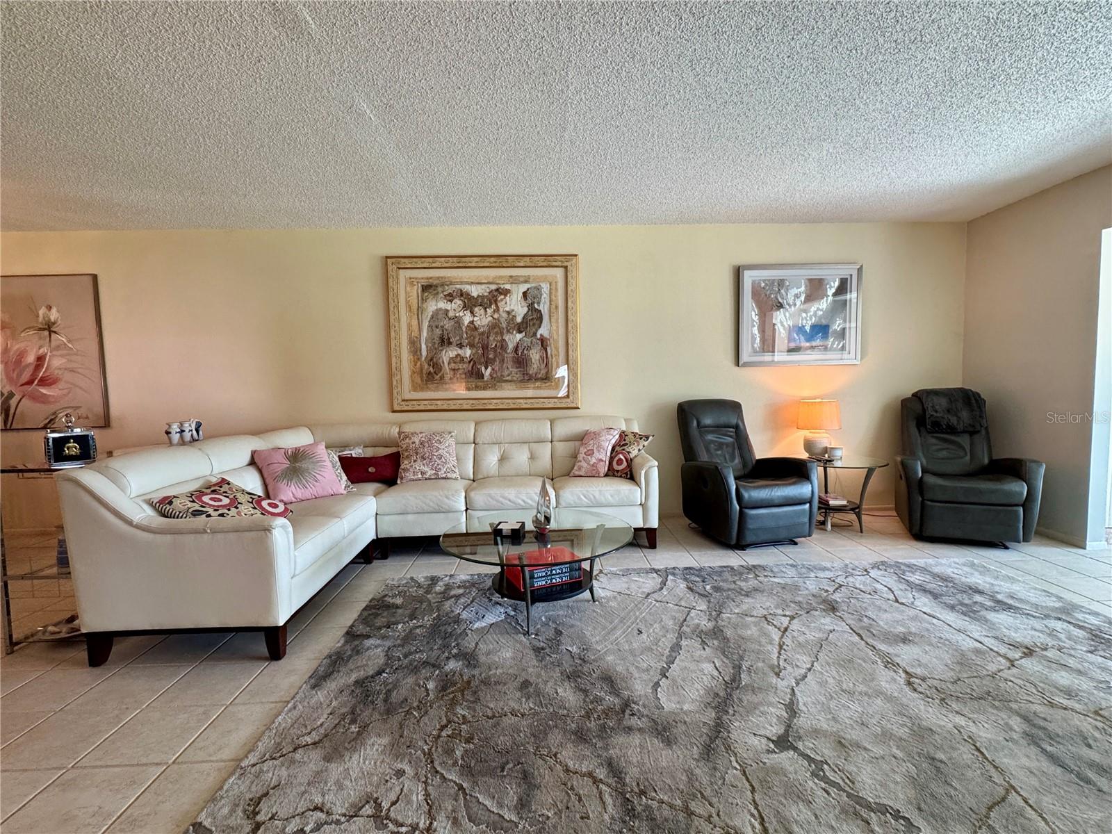 VALENCIA GARDEN III - Residential