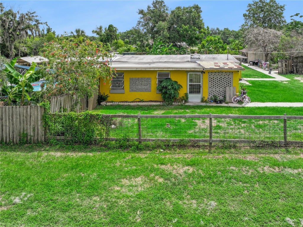 Photo of 825 Cook Road, Mulberry, FL 33860 (MLS # L4962448)