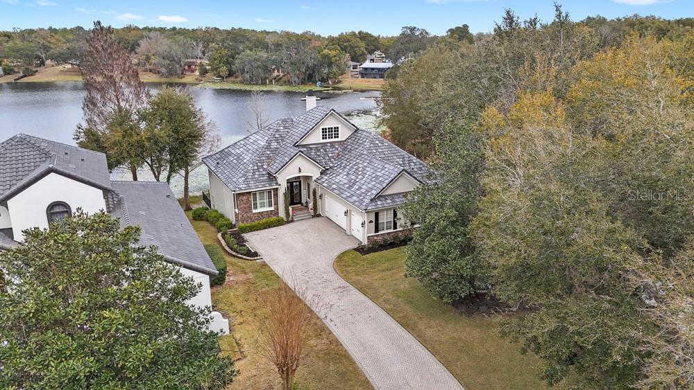 527 W BLUE WATER EDGE DRIVE