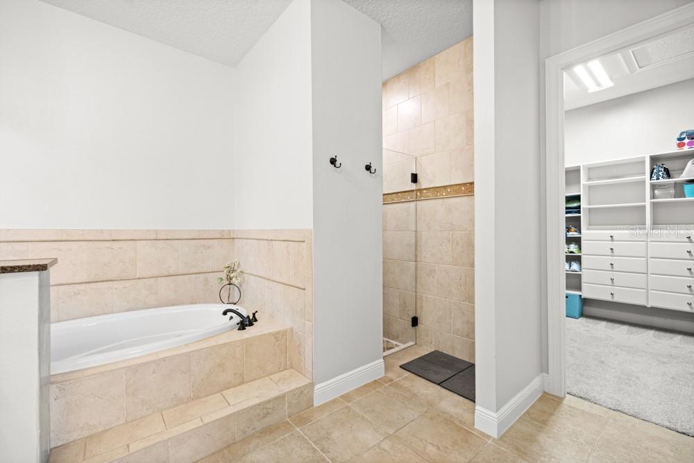 BLUE LAKE ESTATES - Residential