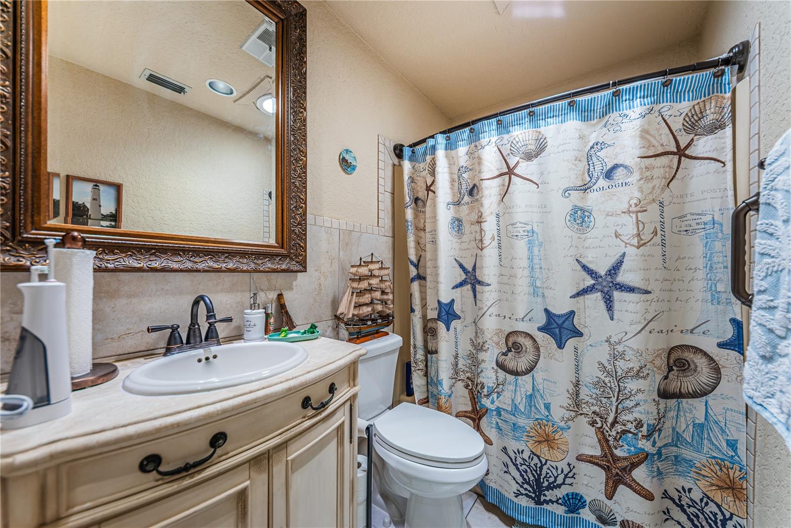 HIGHLAND LAKES 10 MODEL CENTER - Residential