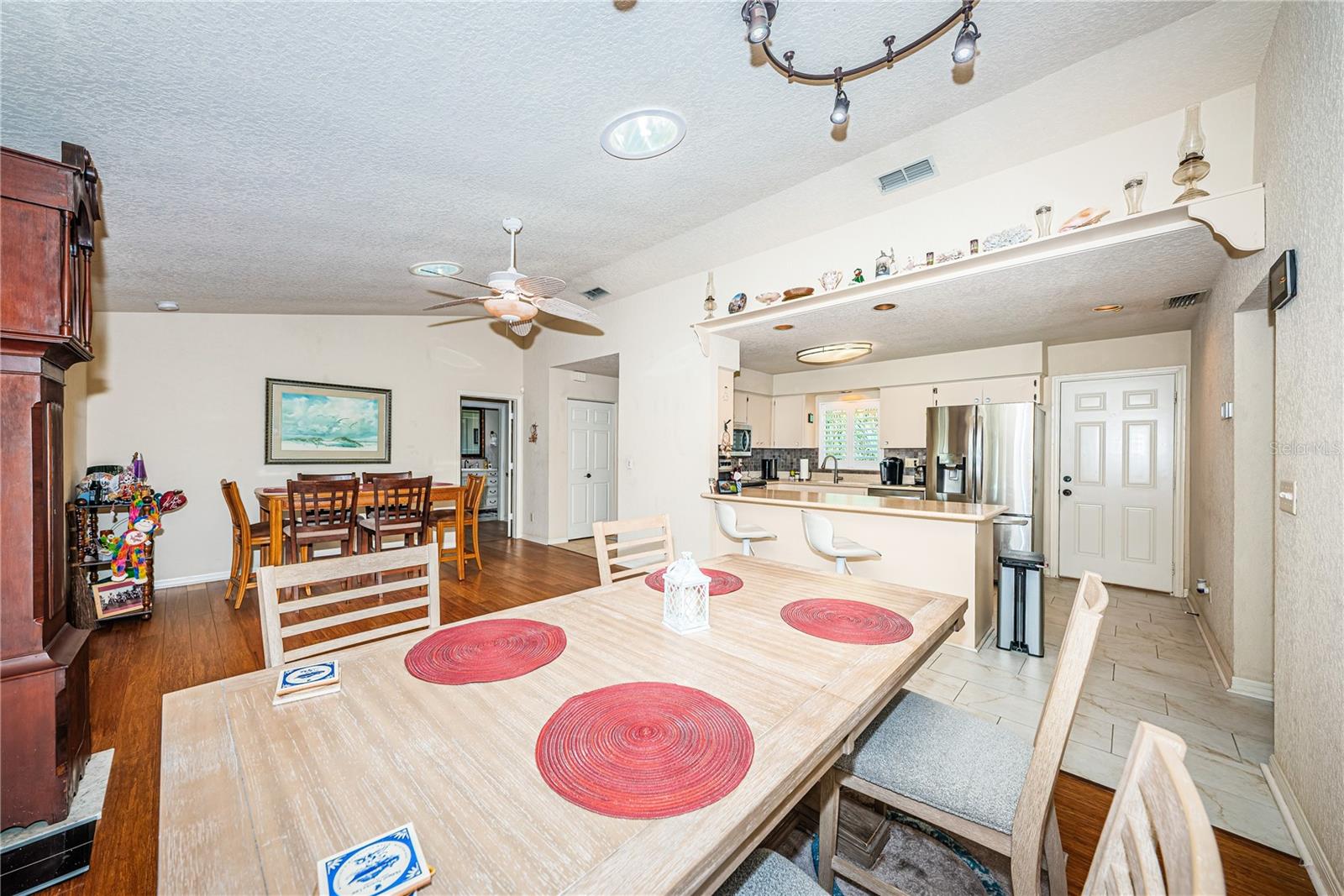 HIGHLAND LAKES 10 MODEL CENTER - Residential