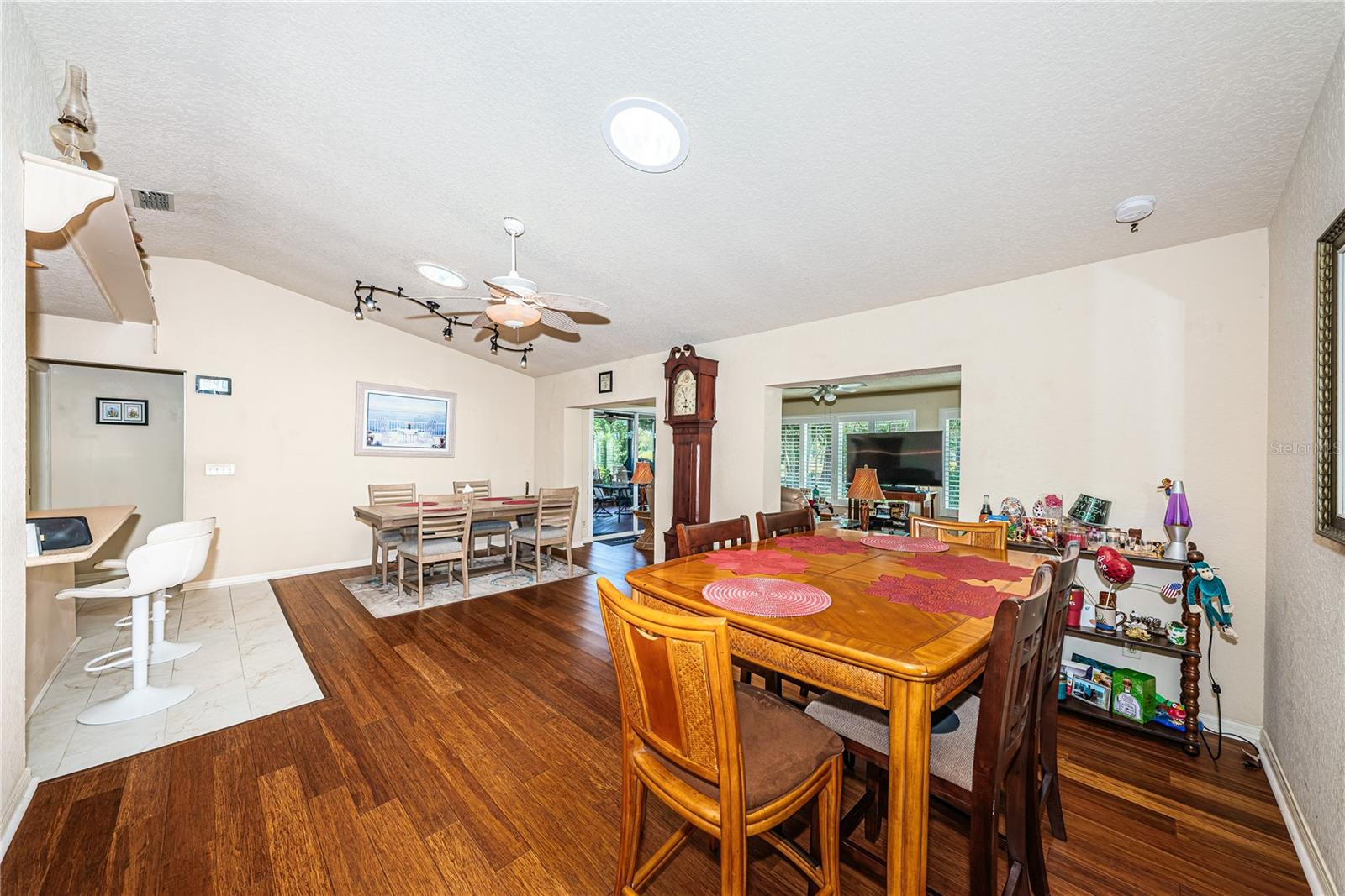 HIGHLAND LAKES 10 MODEL CENTER - Residential