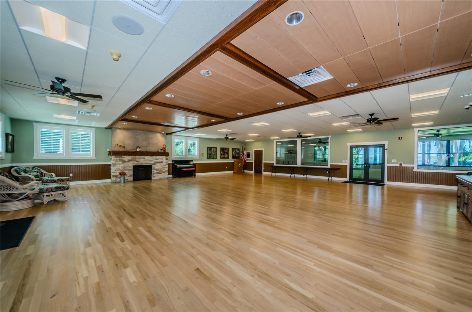 HIGHLAND LAKES 10 MODEL CENTER - Residential