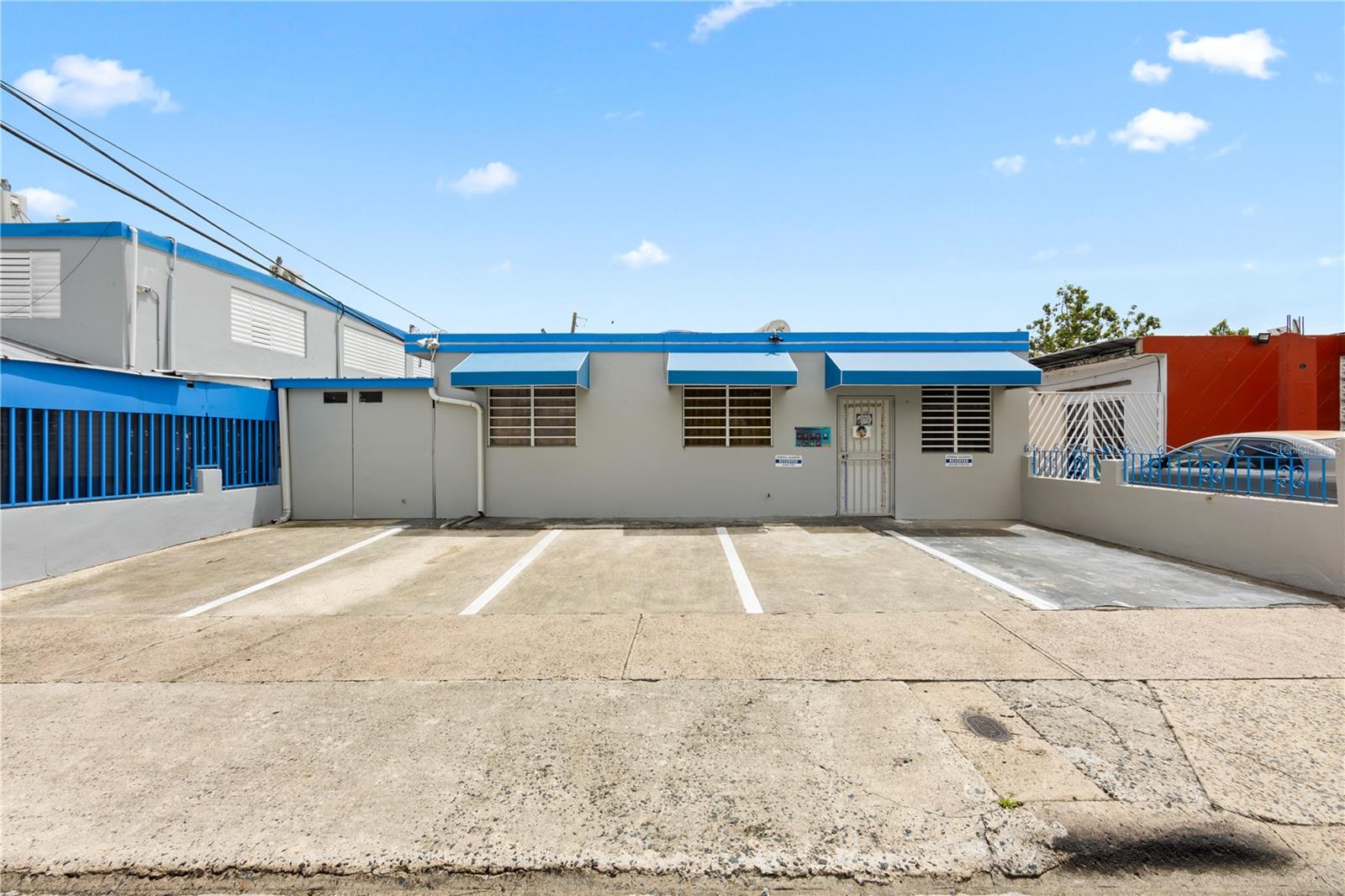 WC-33, WC-34 HOSTOS AVE.