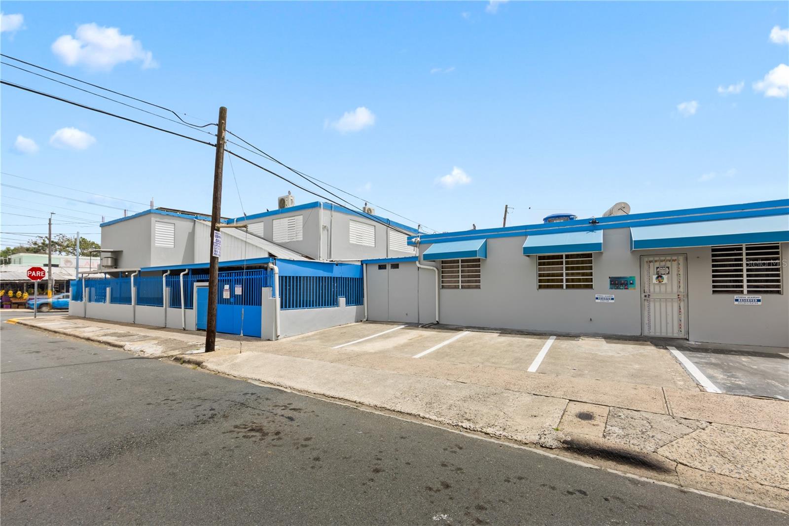 WC-33, WC-34 HOSTOS AVE.