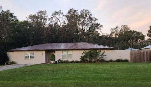 A home in LAKELAND