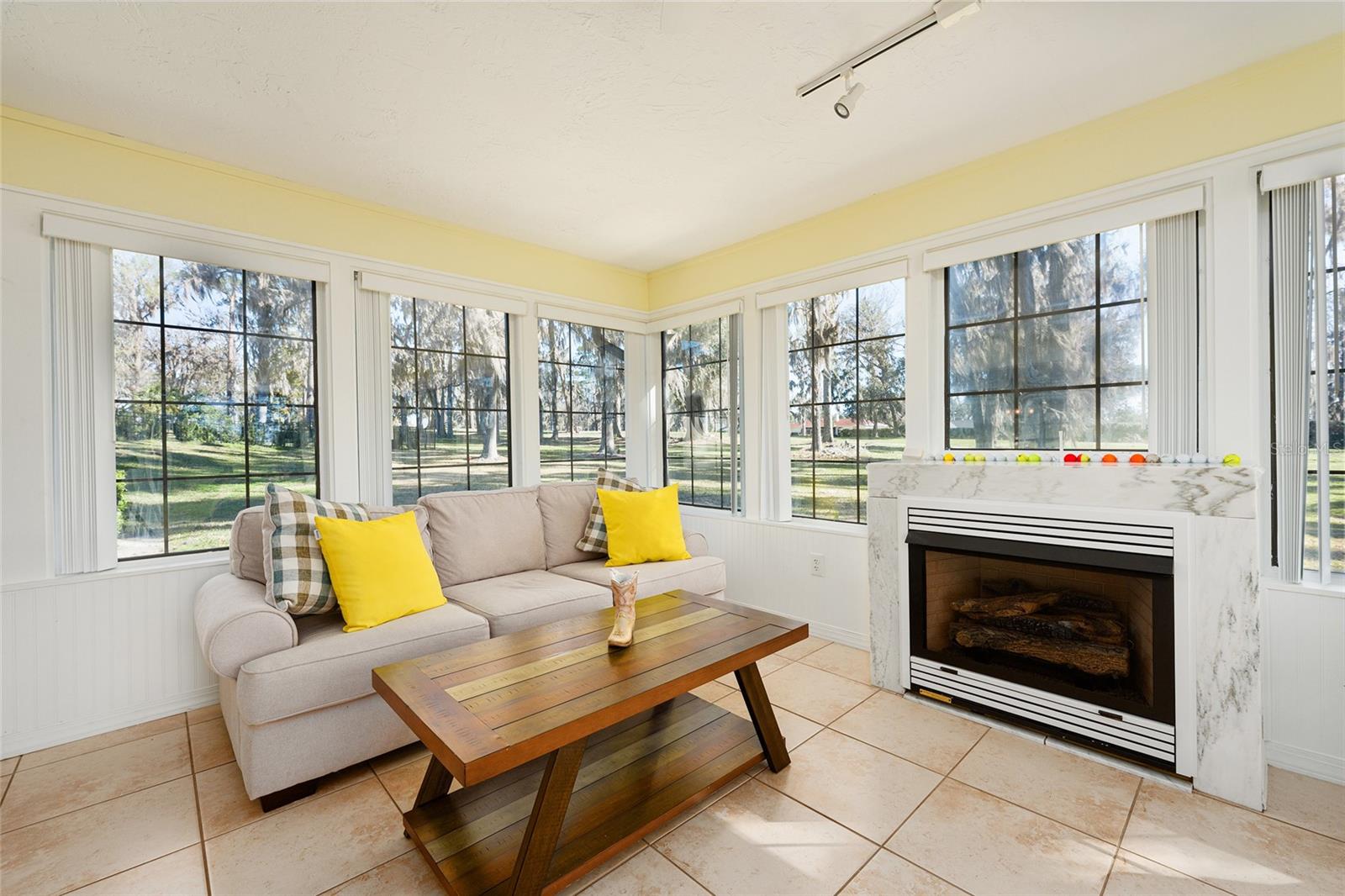GOLDEN HILLS TURF & COUNTRY CLUB - Residential