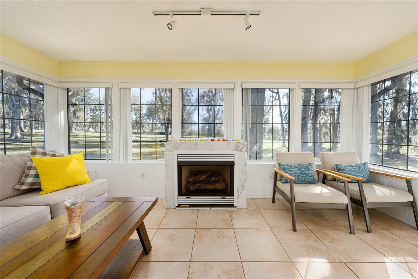 GOLDEN HILLS TURF & COUNTRY CLUB - Residential