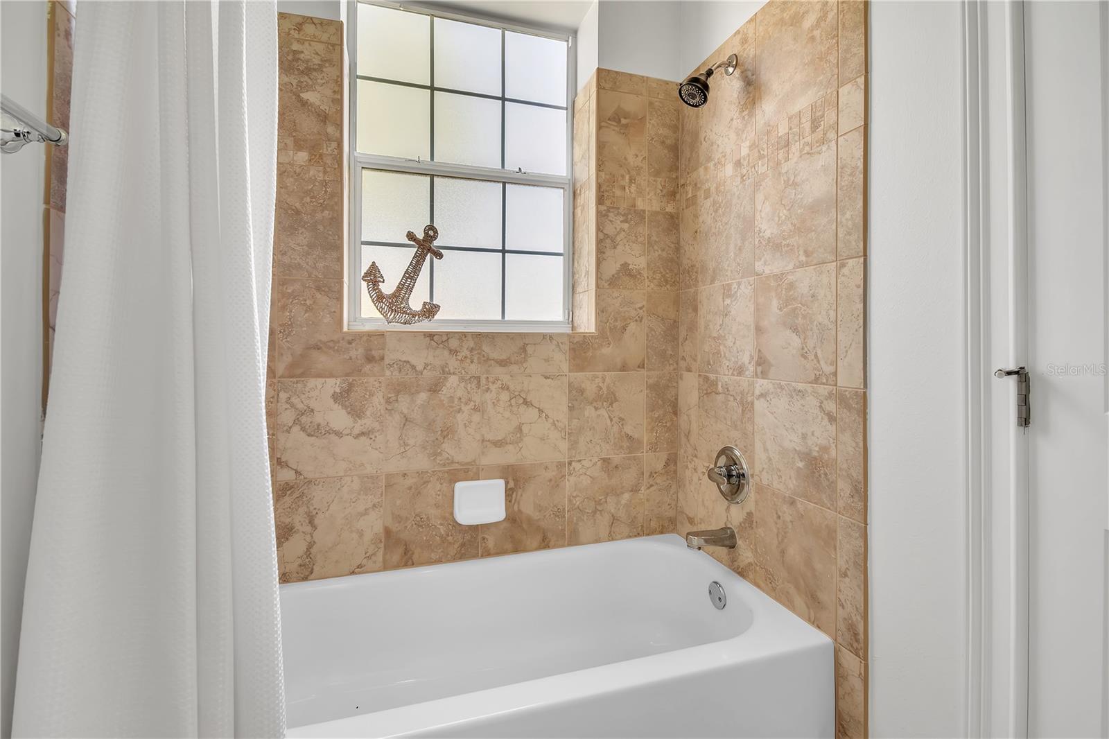 ESTATE AT PLEASANT HILL - Residential Lease