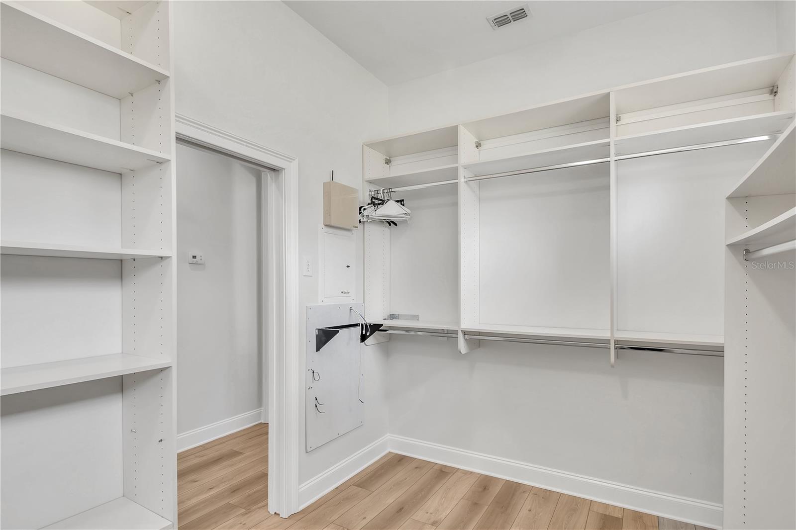 ESTATE AT PLEASANT HILL - Residential Lease