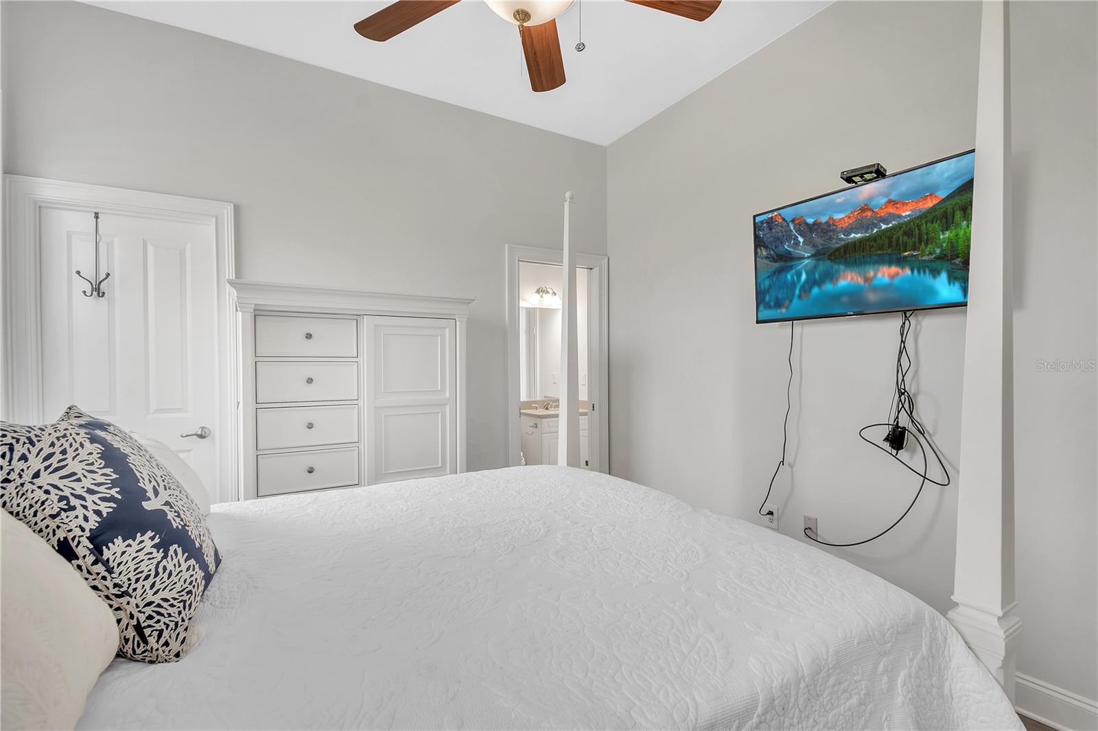 ESTATE AT PLEASANT HILL - Residential Lease