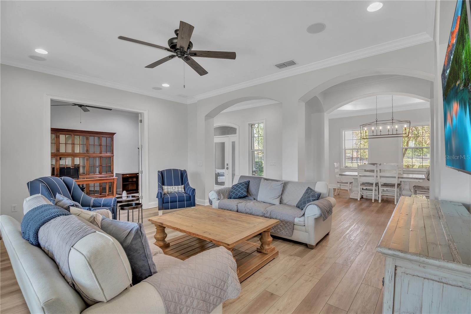 ESTATE AT PLEASANT HILL - Residential Lease