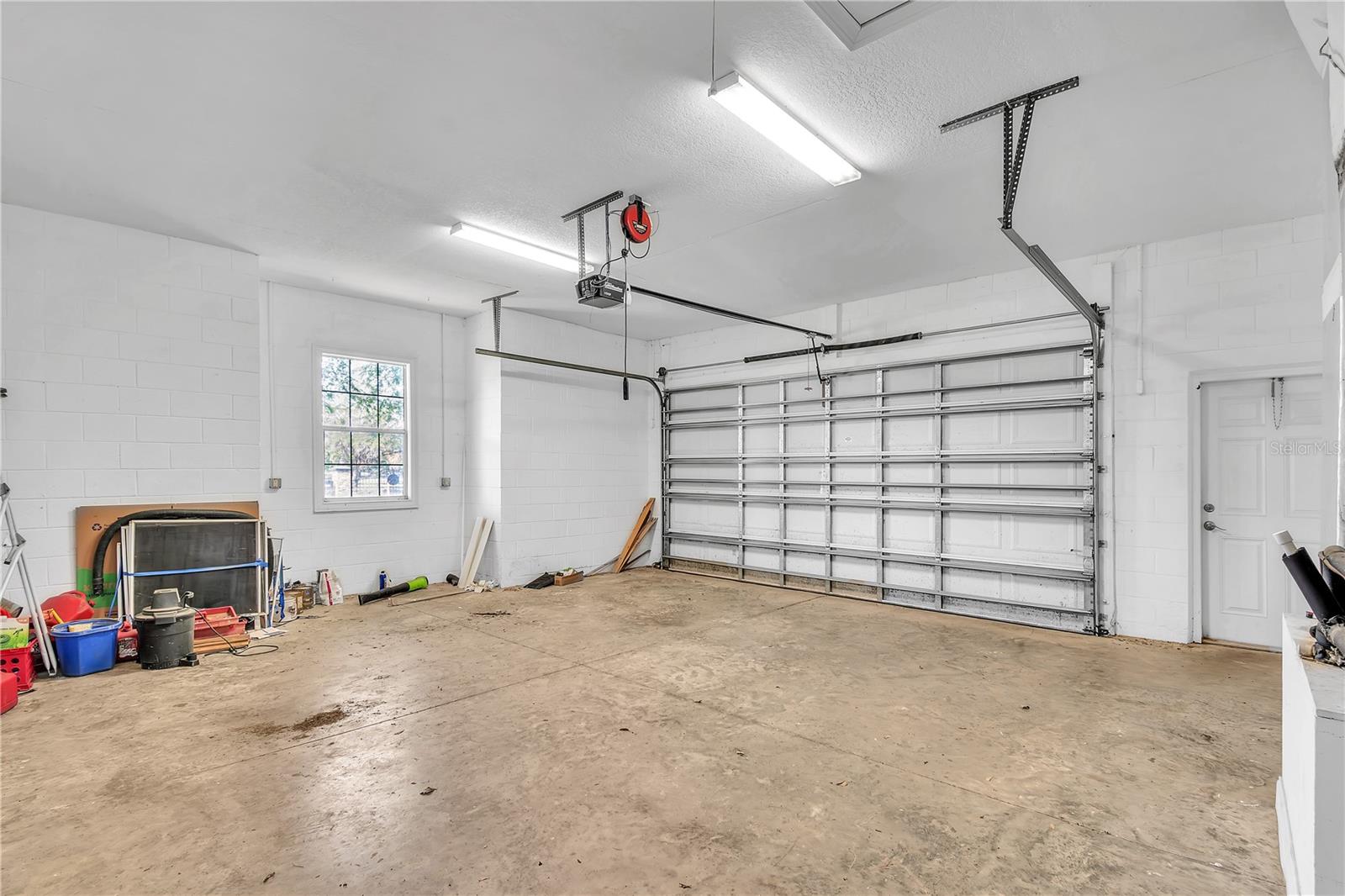 ESTATE AT PLEASANT HILL - Residential Lease