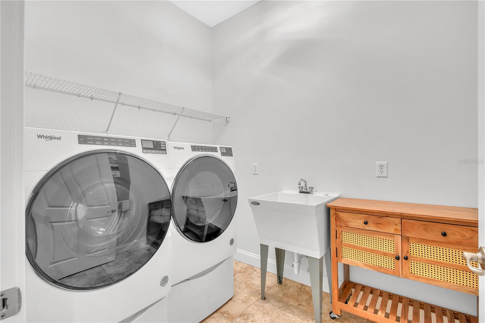 ESTATE AT PLEASANT HILL - Residential Lease