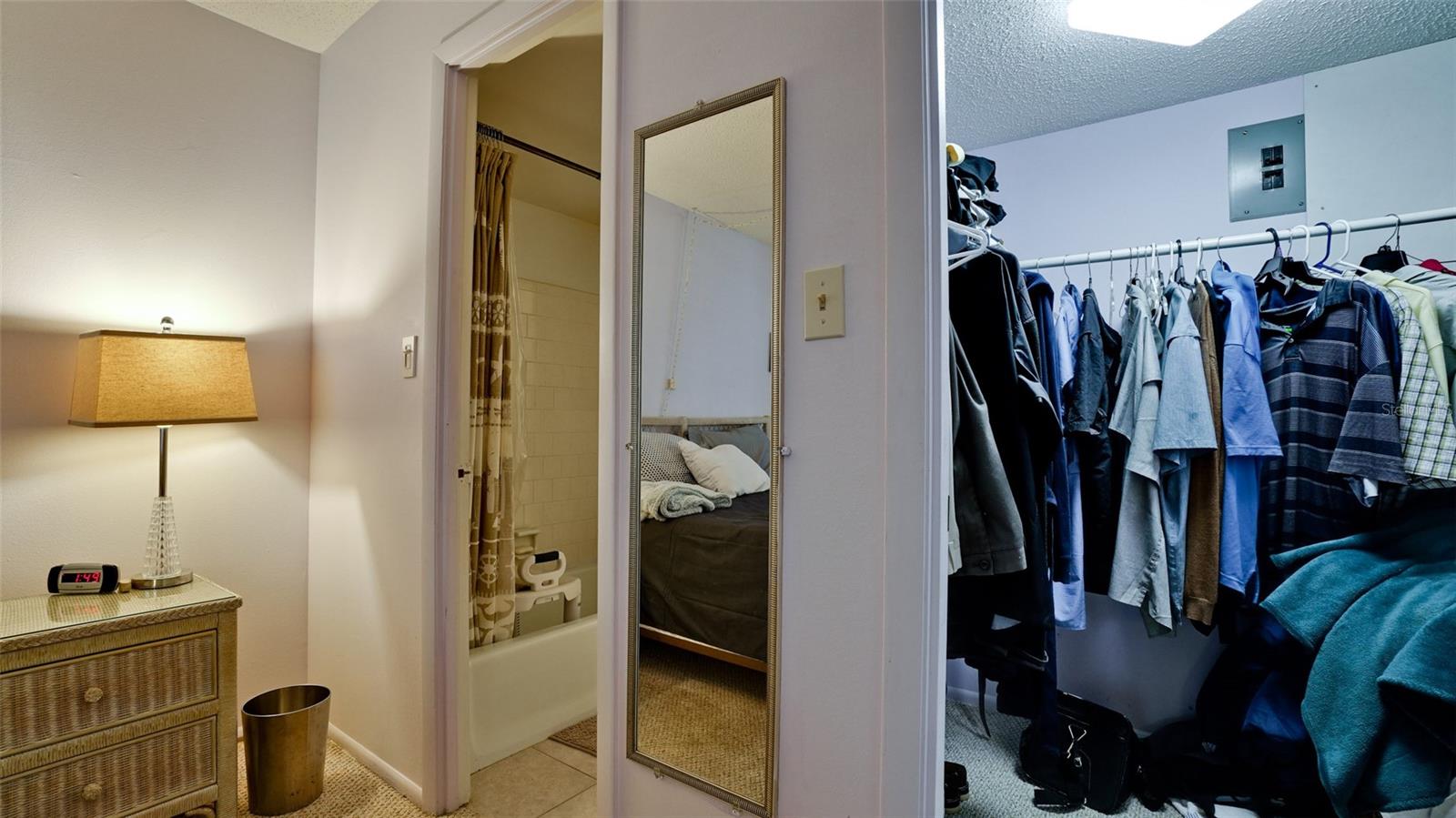 BAYSHORE ON THE LAKE APTS II SEC 3 - Residential