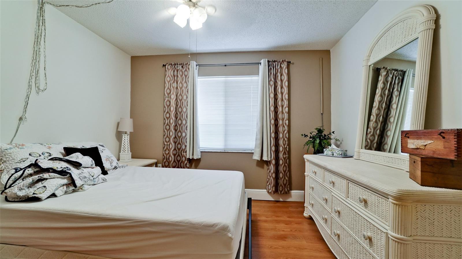 BAYSHORE ON THE LAKE APTS II SEC 3 - Residential