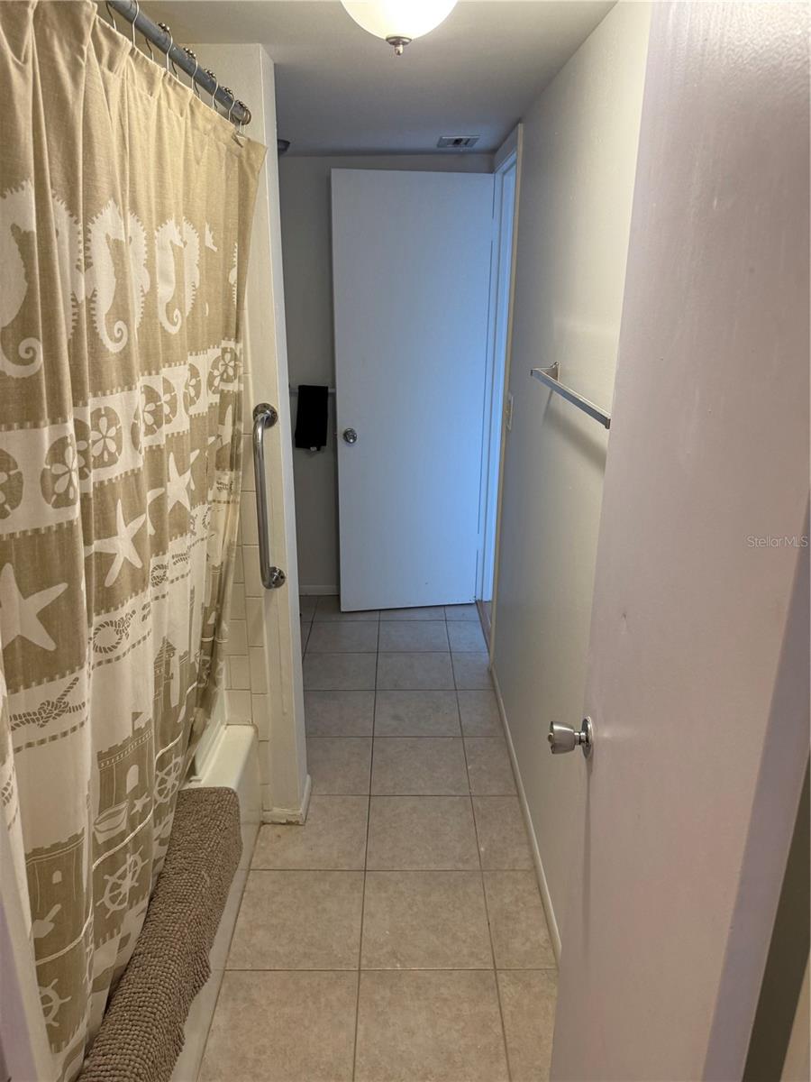 BAYSHORE ON THE LAKE APTS II SEC 3 - Residential