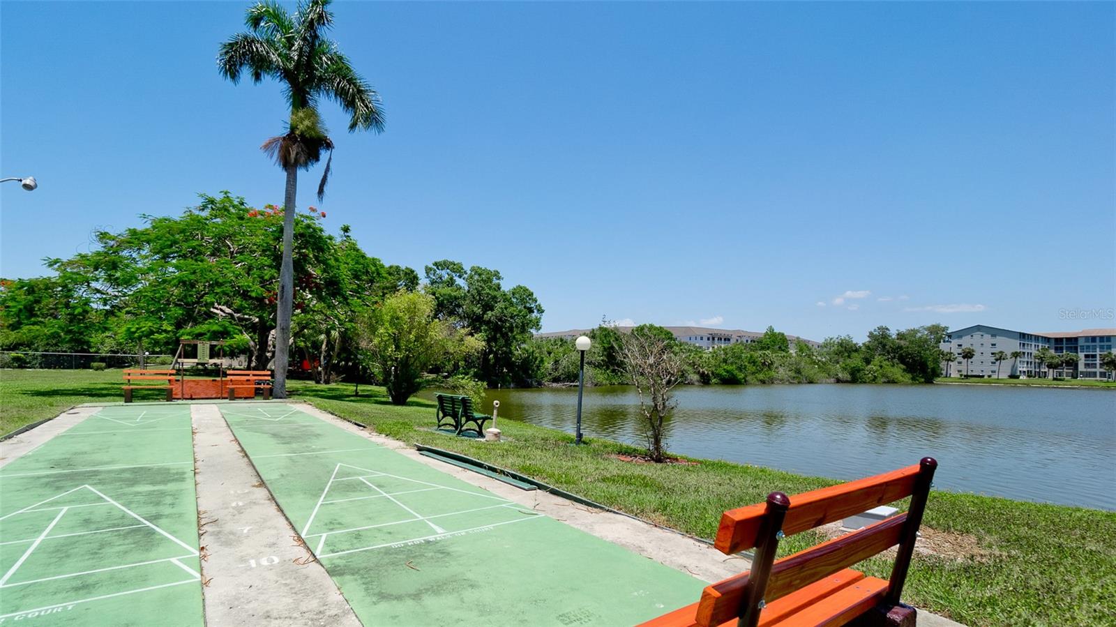 BAYSHORE ON THE LAKE APTS II SEC 3 - Residential